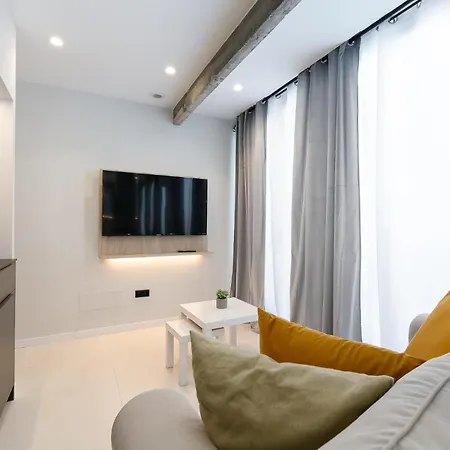 Elegante Y Luminoso En - Apto 5 By *